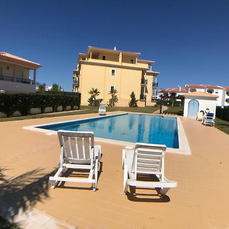 Oura Beach T1 Apartment Coral , Close To The Strip, Swimming Pool, Wi Fi, A/C Albufeira Exterior photo